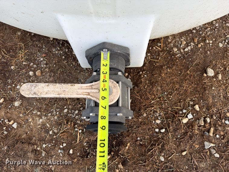 image for item FK3114 1,025 gallon poly tank