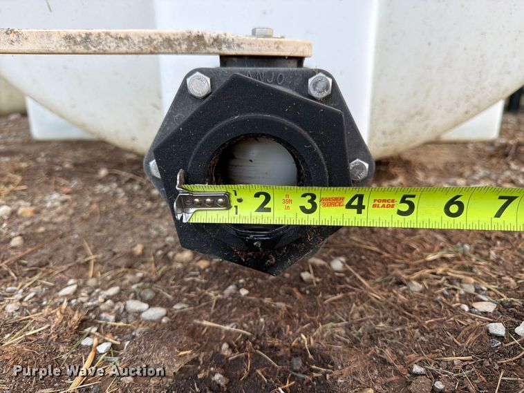 image for item FK3114 1,025 gallon poly tank