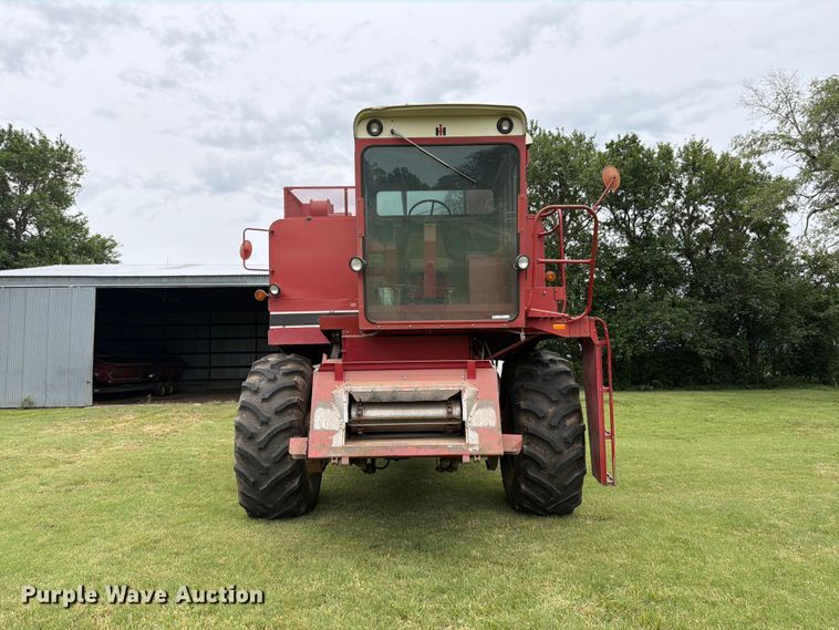 image for item NJ9073 1982 International 1460 combine