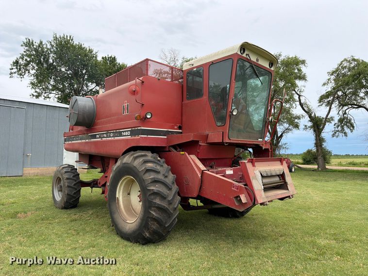 image for item NJ9073 1982 International 1460 combine