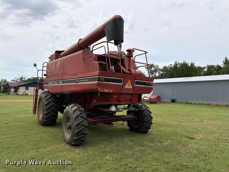 image for item NJ9073 1982 International 1460 combine