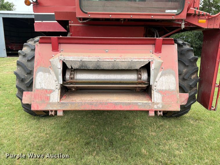 image for item NJ9073 1982 International 1460 combine