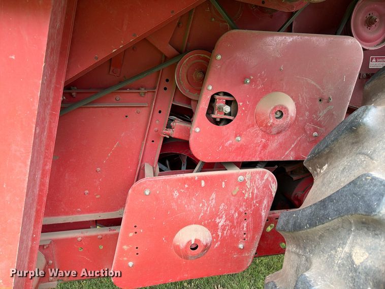 image for item NJ9073 1982 International 1460 combine
