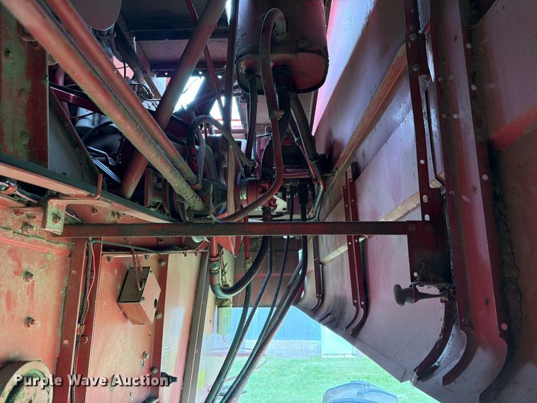 image for item NJ9073 1982 International 1460 combine
