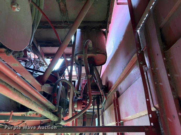 image for item NJ9073 1982 International 1460 combine