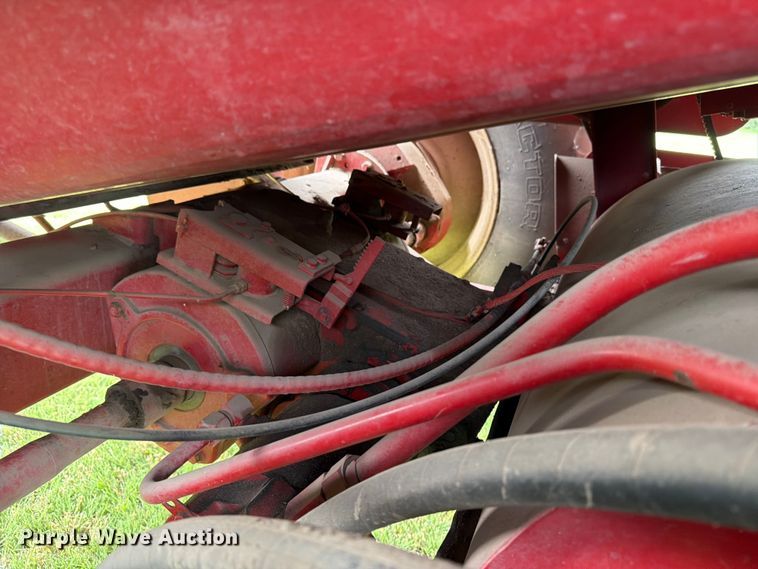 image for item NJ9073 1982 International 1460 combine