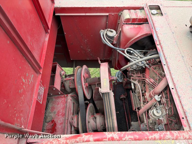image for item NJ9073 1982 International 1460 combine