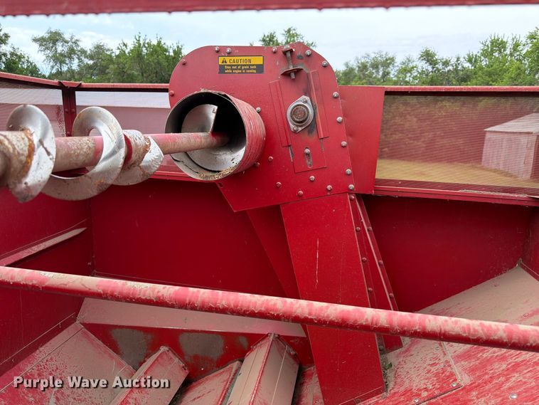 image for item NJ9073 1982 International 1460 combine