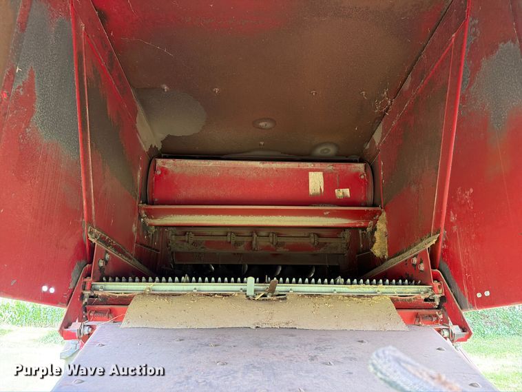 image for item NJ9073 1982 International 1460 combine