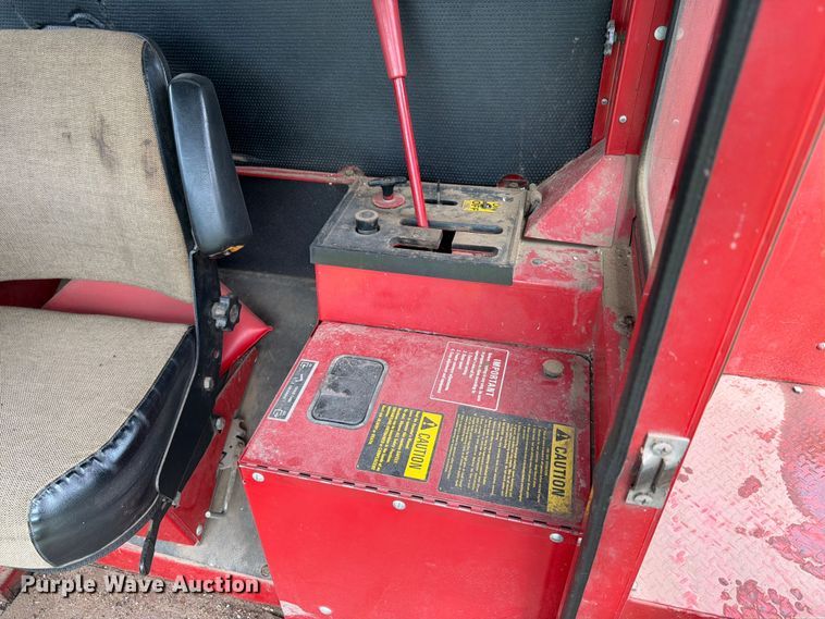 image for item NJ9073 1982 International 1460 combine