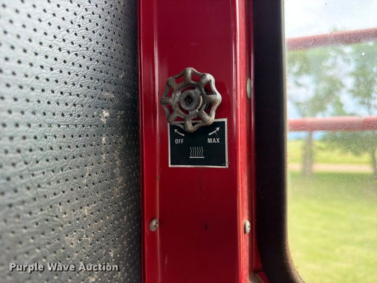 image for item NJ9073 1982 International 1460 combine