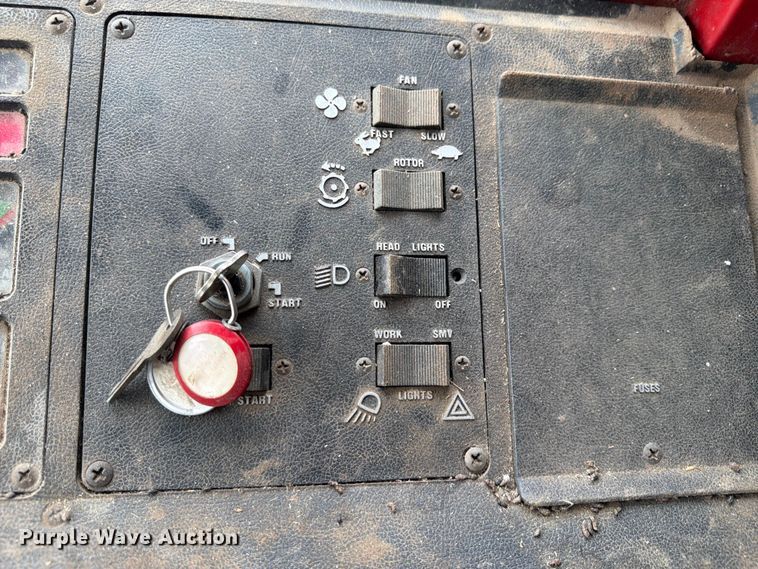 image for item NJ9073 1982 International 1460 combine