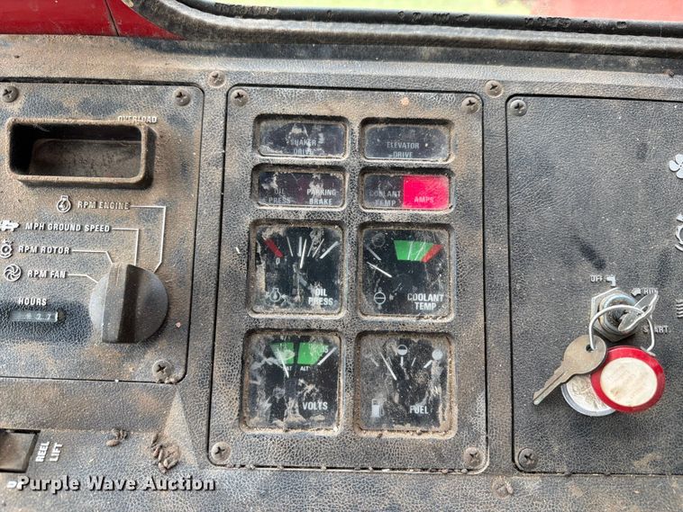 image for item NJ9073 1982 International 1460 combine