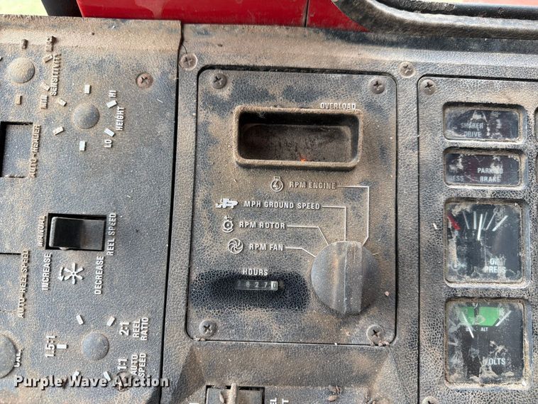 image for item NJ9073 1982 International 1460 combine