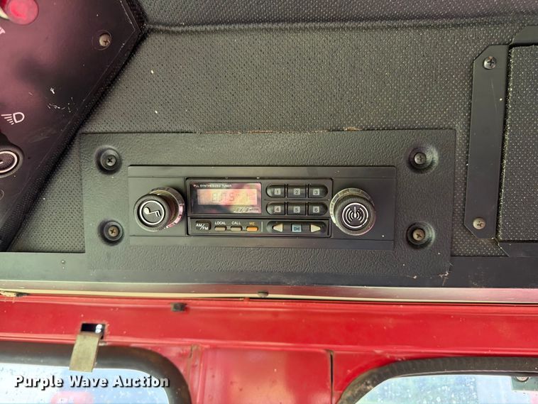 image for item NJ9073 1982 International 1460 combine