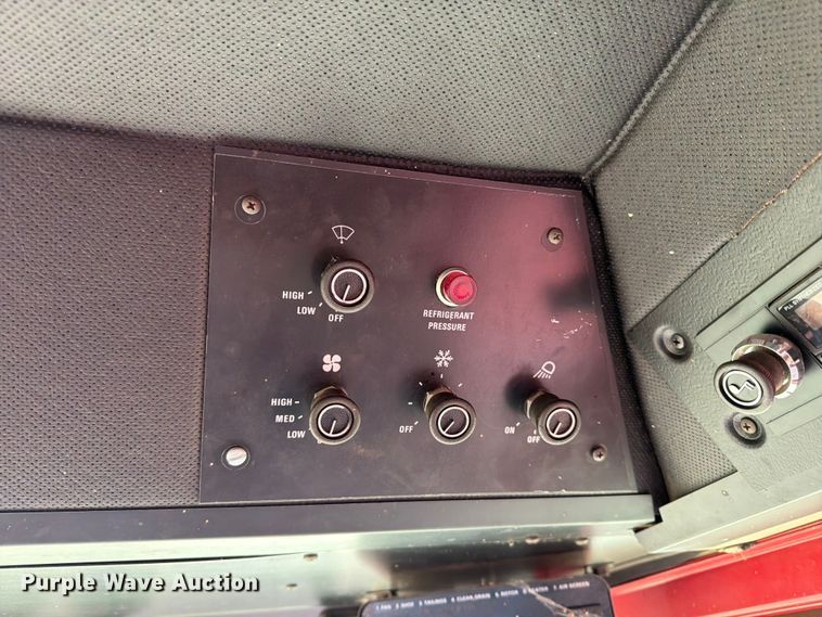 image for item NJ9073 1982 International 1460 combine
