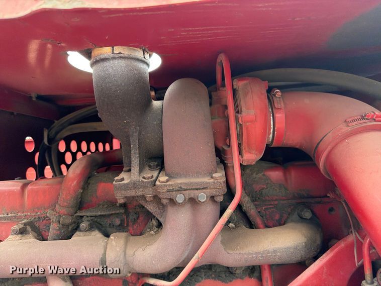 image for item NJ9073 1982 International 1460 combine