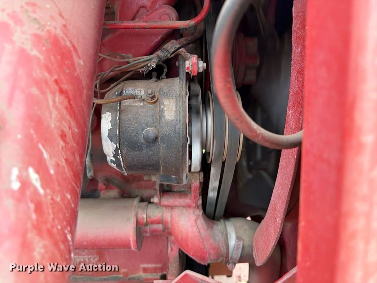 image for item NJ9073 1982 International 1460 combine