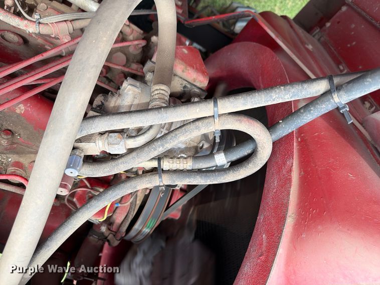 image for item NJ9073 1982 International 1460 combine