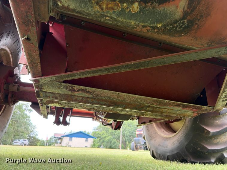 image for item NJ9073 1982 International 1460 combine