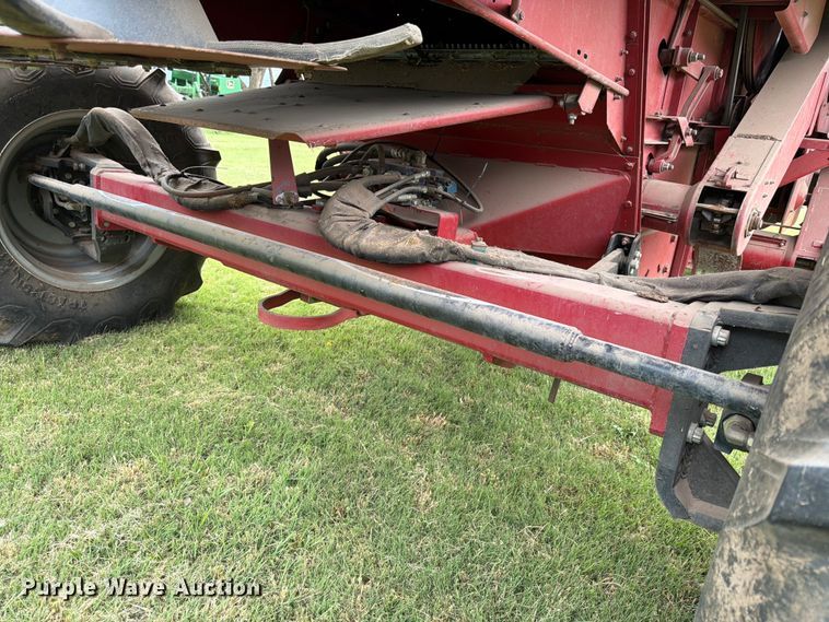 image for item NJ9073 1982 International 1460 combine