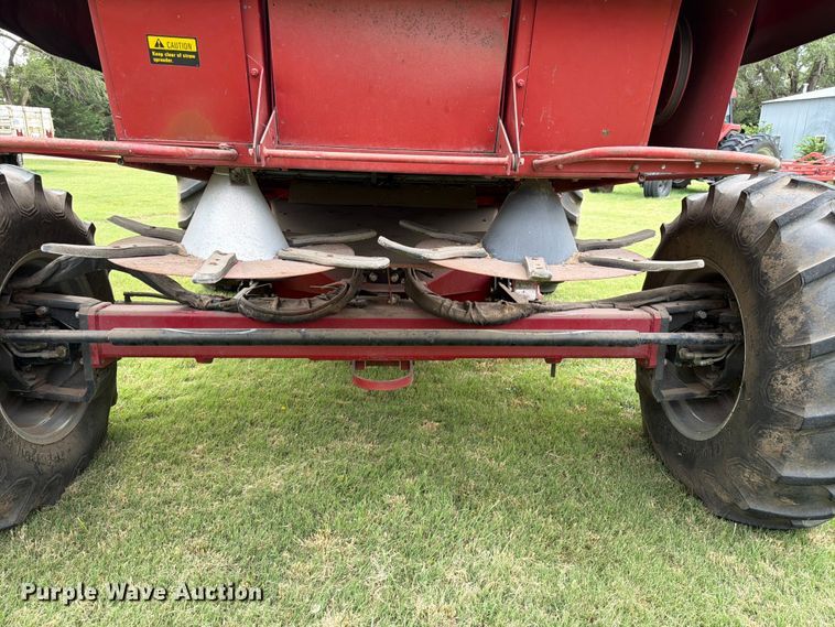 image for item NJ9073 1982 International 1460 combine