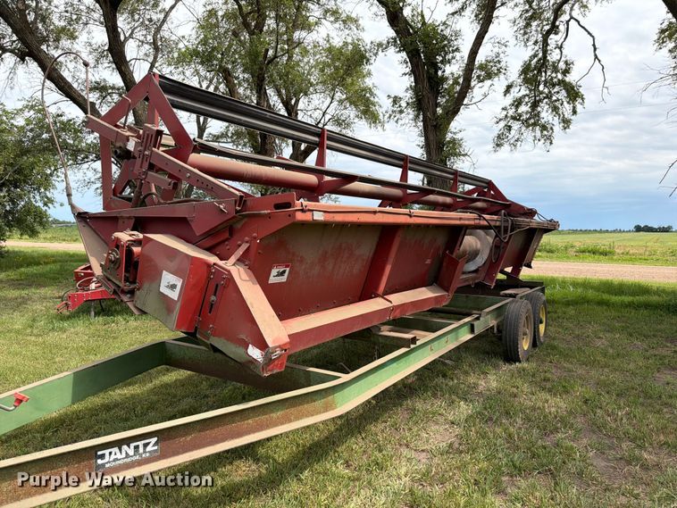 image for item NJ9073 1982 International 1460 combine