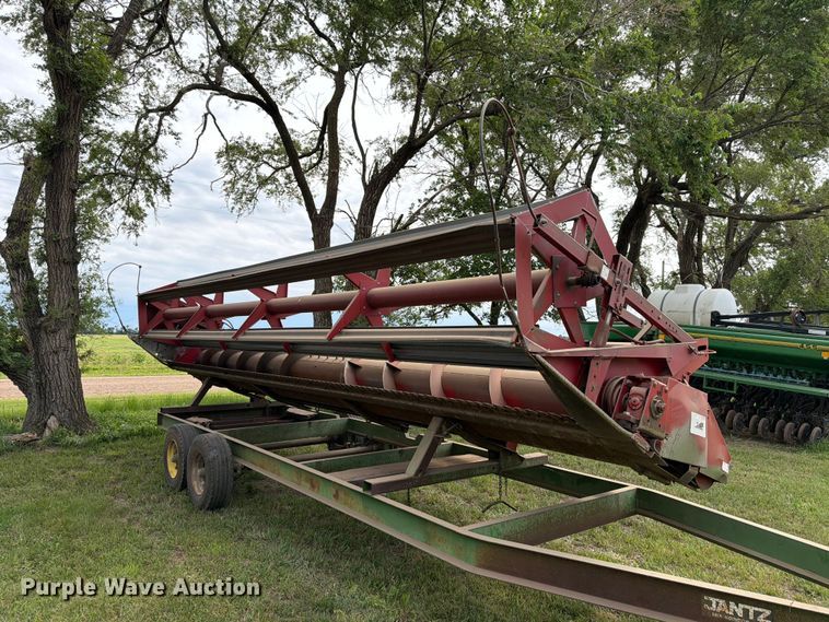 image for item NJ9073 1982 International 1460 combine