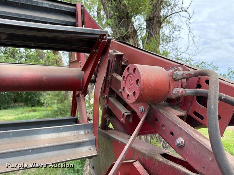 image for item NJ9073 1982 International 1460 combine