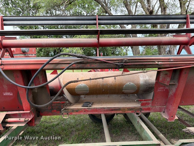 image for item NJ9073 1982 International 1460 combine