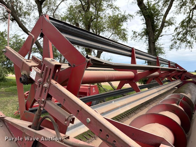 image for item NJ9073 1982 International 1460 combine
