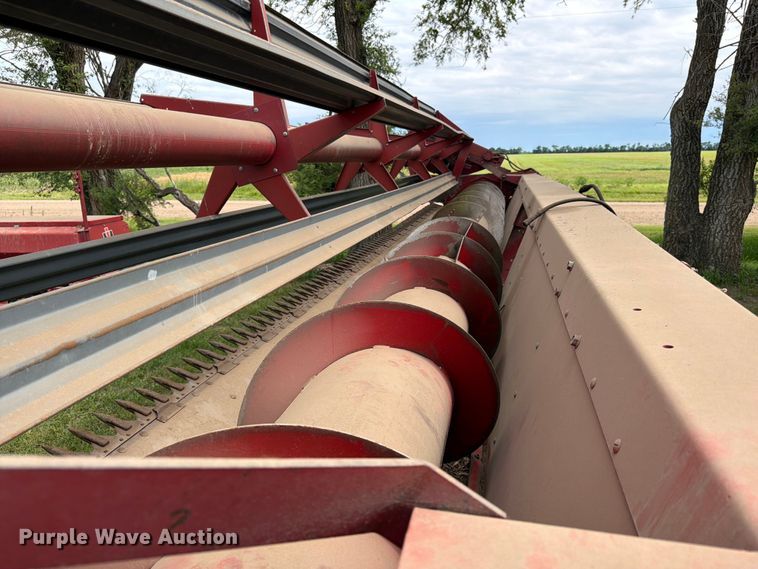 image for item NJ9073 1982 International 1460 combine