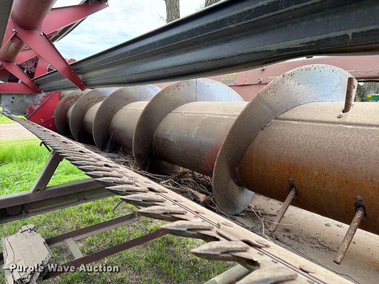 image for item NJ9073 1982 International 1460 combine