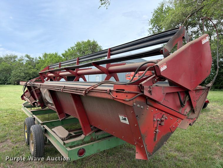 image for item NJ9073 1982 International 1460 combine