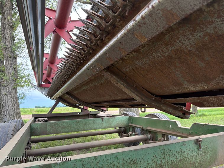 image for item NJ9073 1982 International 1460 combine