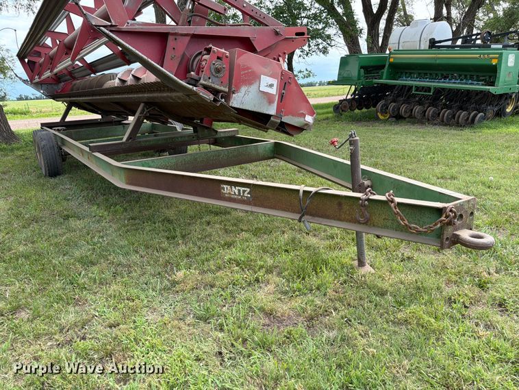 image for item NJ9073 1982 International 1460 combine