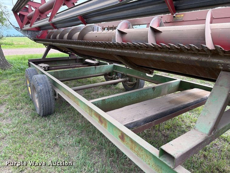 image for item NJ9073 1982 International 1460 combine