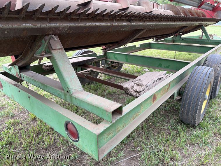 image for item NJ9073 1982 International 1460 combine