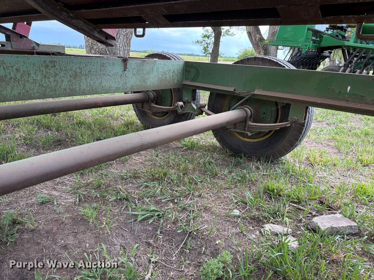 image for item NJ9073 1982 International 1460 combine