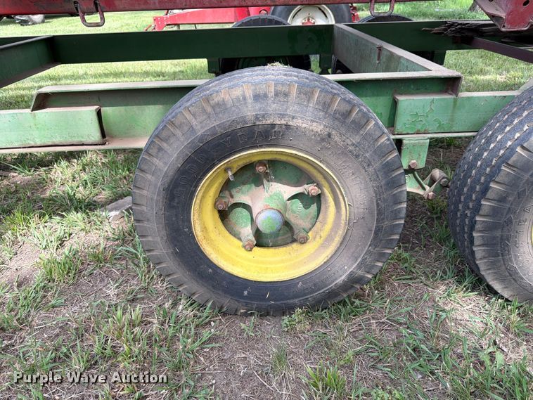 image for item NJ9073 1982 International 1460 combine