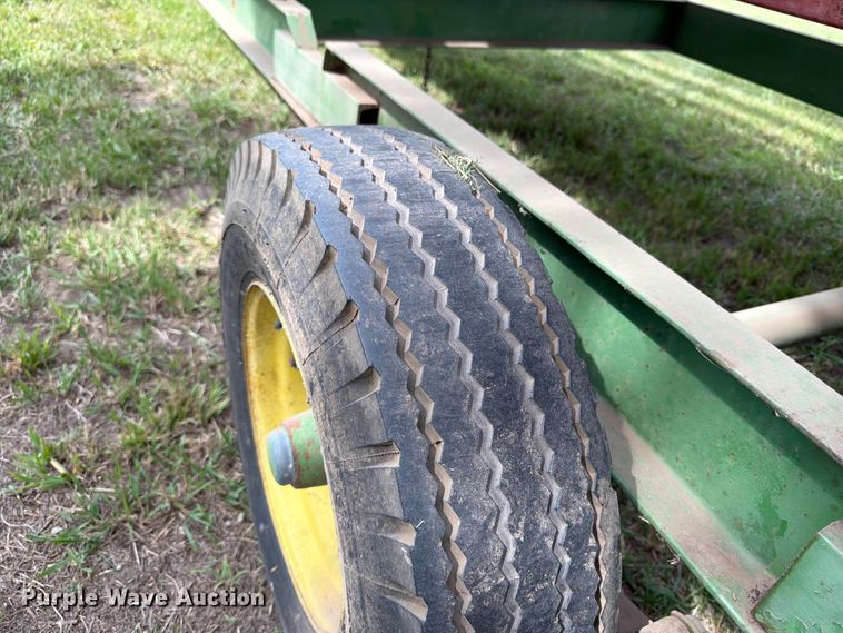 image for item NJ9073 1982 International 1460 combine