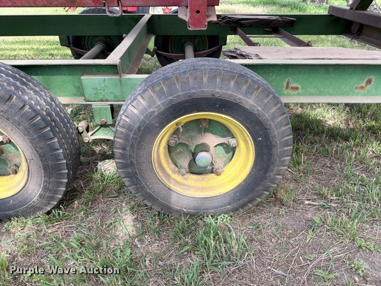 image for item NJ9073 1982 International 1460 combine