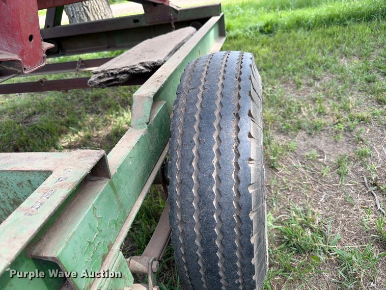 image for item NJ9073 1982 International 1460 combine