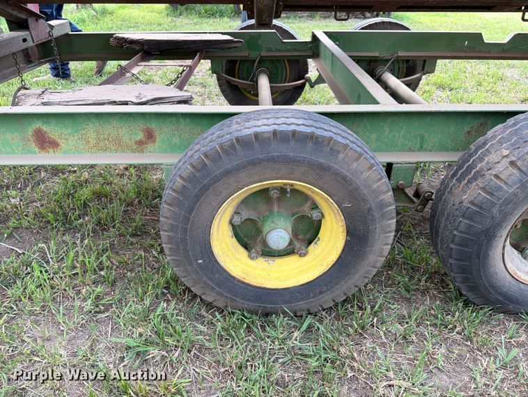 image for item NJ9073 1982 International 1460 combine