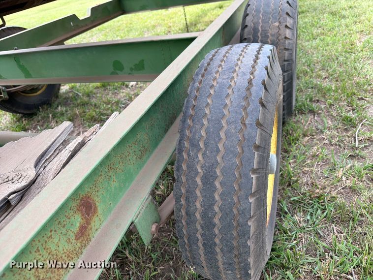 image for item NJ9073 1982 International 1460 combine