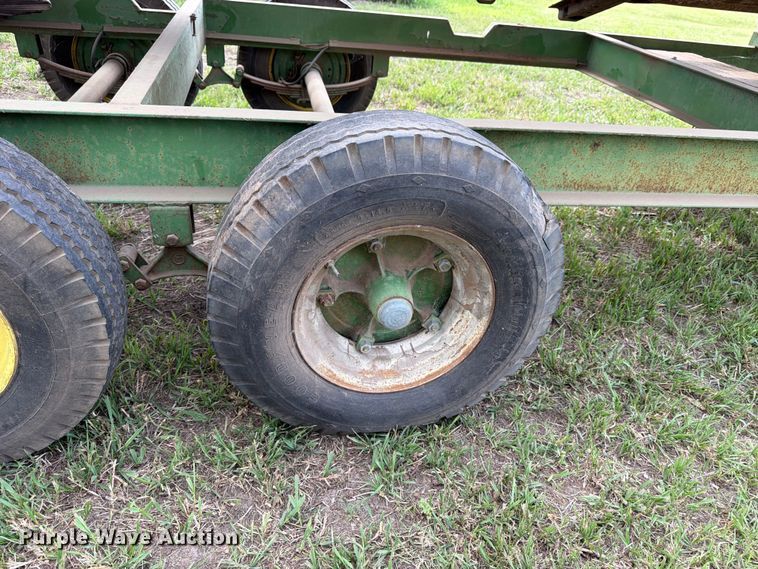 image for item NJ9073 1982 International 1460 combine
