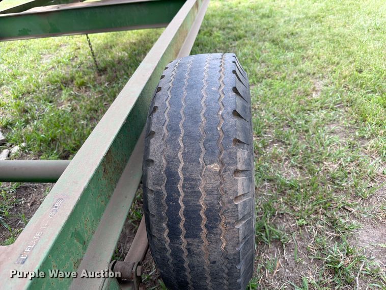 image for item NJ9073 1982 International 1460 combine