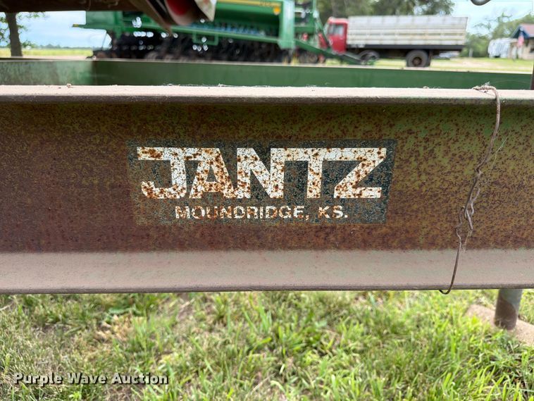 image for item NJ9073 1982 International 1460 combine