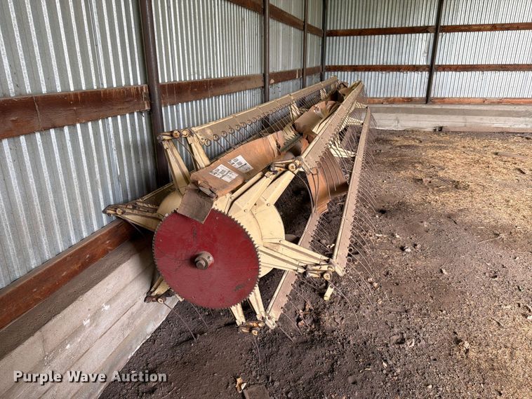 image for item NJ9073 1982 International 1460 combine