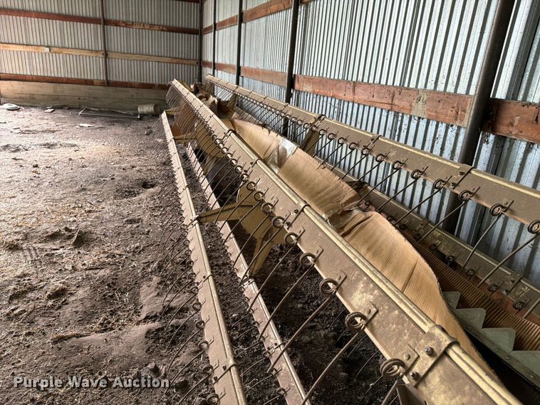image for item NJ9073 1982 International 1460 combine